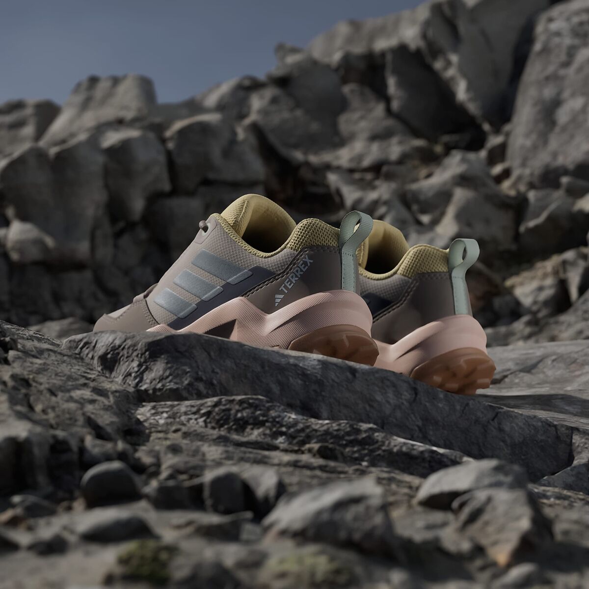 Детские кроссовки Adidas TERREX AX4R Hiking, цвет: Оранжевый / Серо-коричневый — фото 5