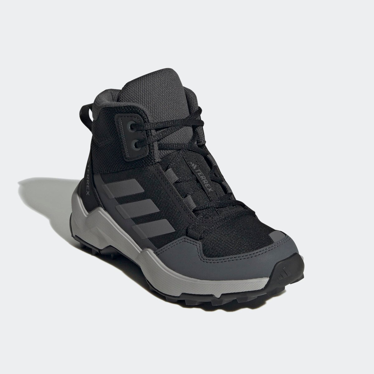 Детские кроссовки Adidas TERREX AX4R Mid Hiking, цвет: Чёрный / Серый — фото 5