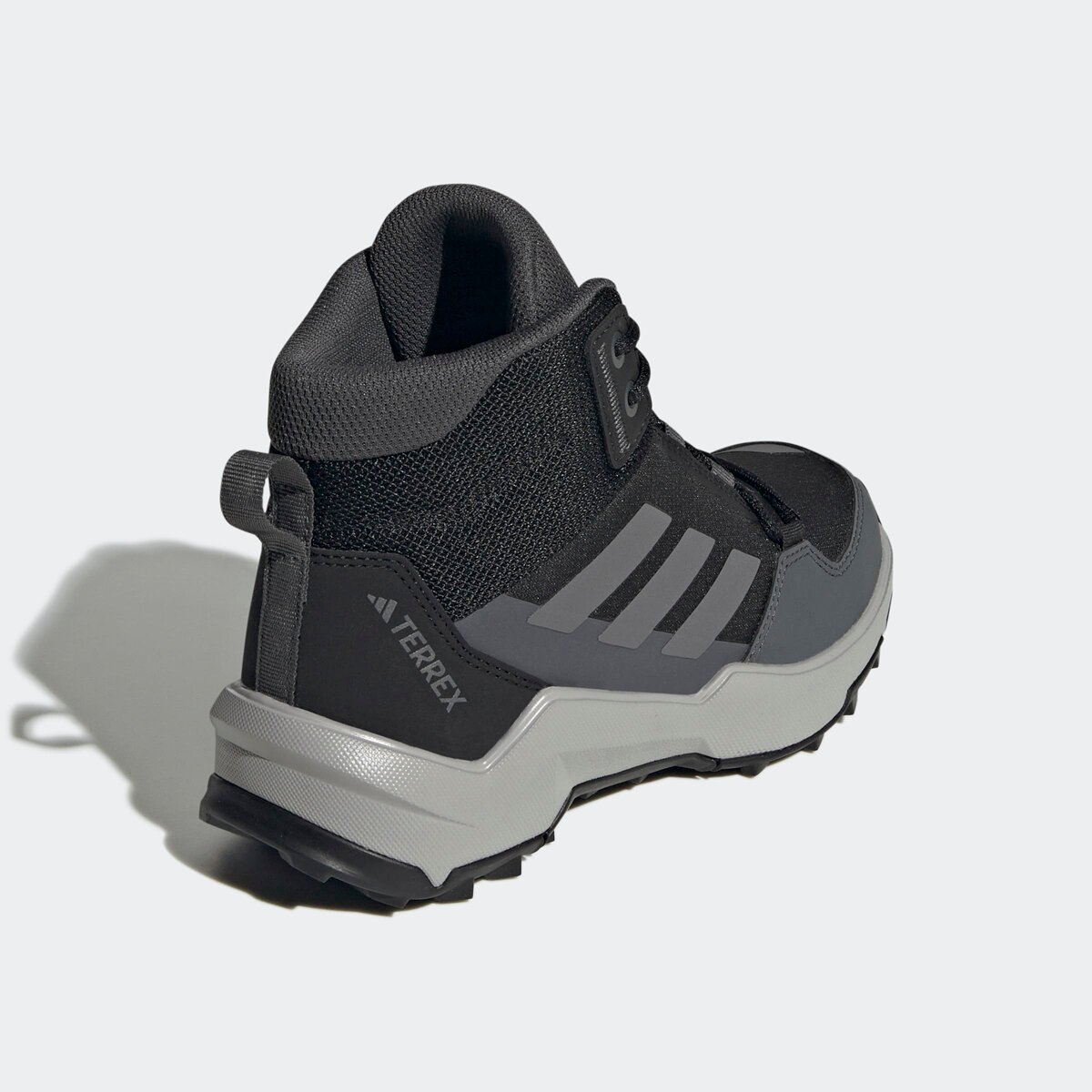 Детские кроссовки Adidas TERREX AX4R Mid Hiking, цвет: Чёрный / Серый — фото 6