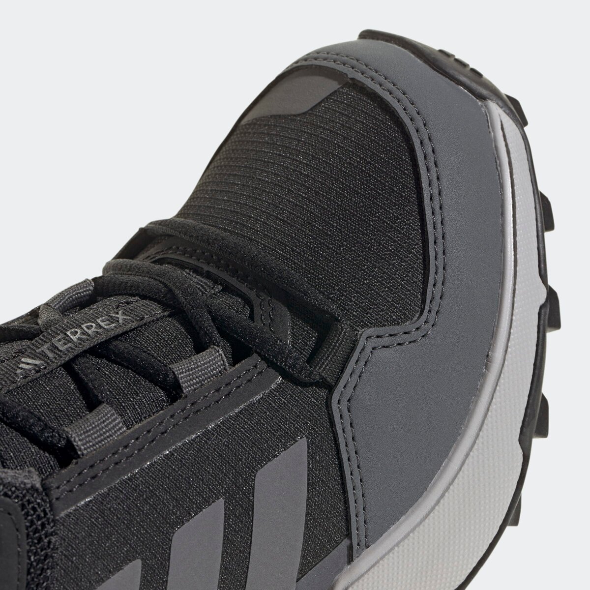 Детские кроссовки Adidas TERREX AX4R Mid Hiking, цвет: Чёрный / Серый — фото 7