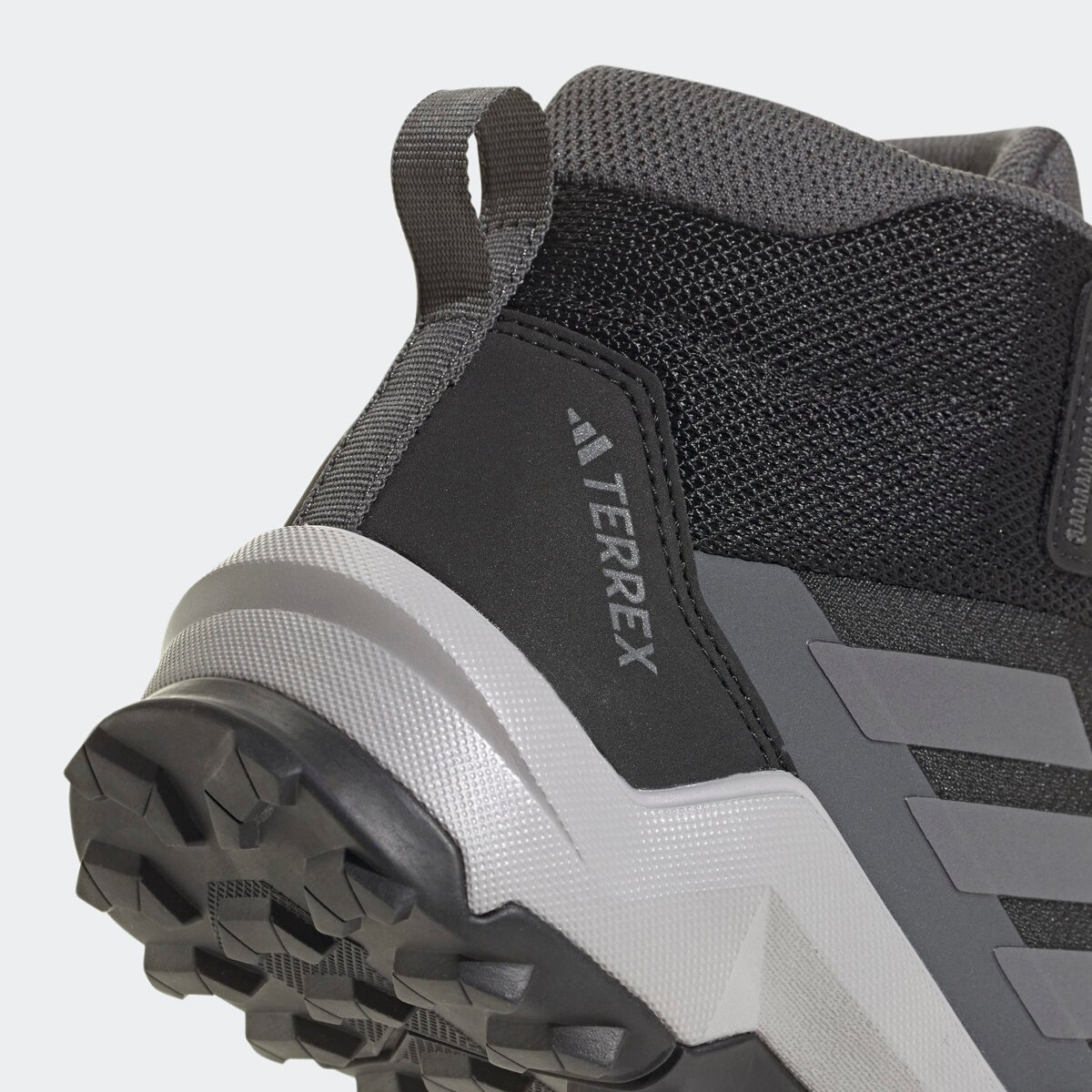 Детские кроссовки Adidas TERREX AX4R Mid Hiking, цвет: Чёрный / Серый — фото 8