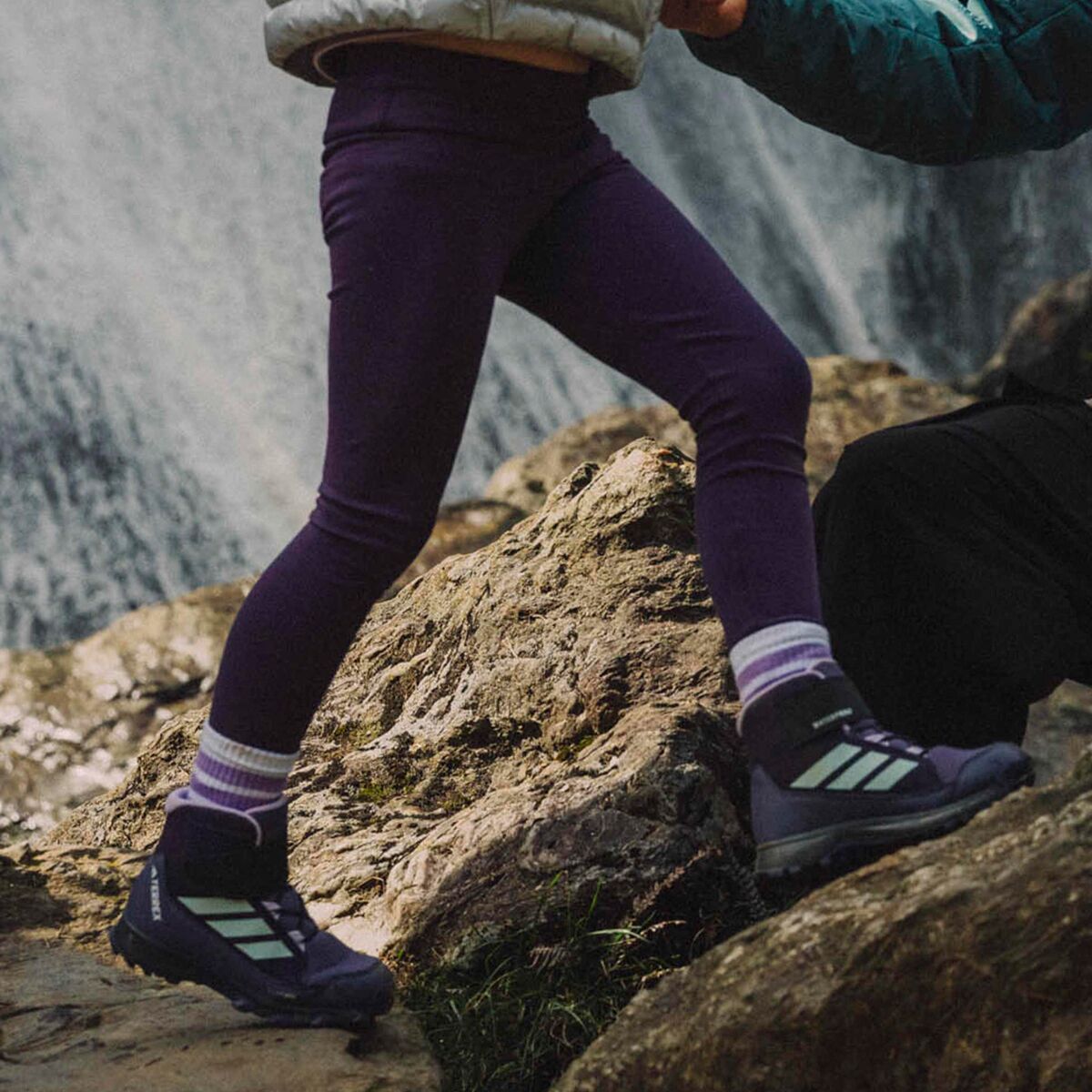 Детские ботинки Adidas TERREX Snow CW, цвет: Сливовый / Аквамариновый — фото 5