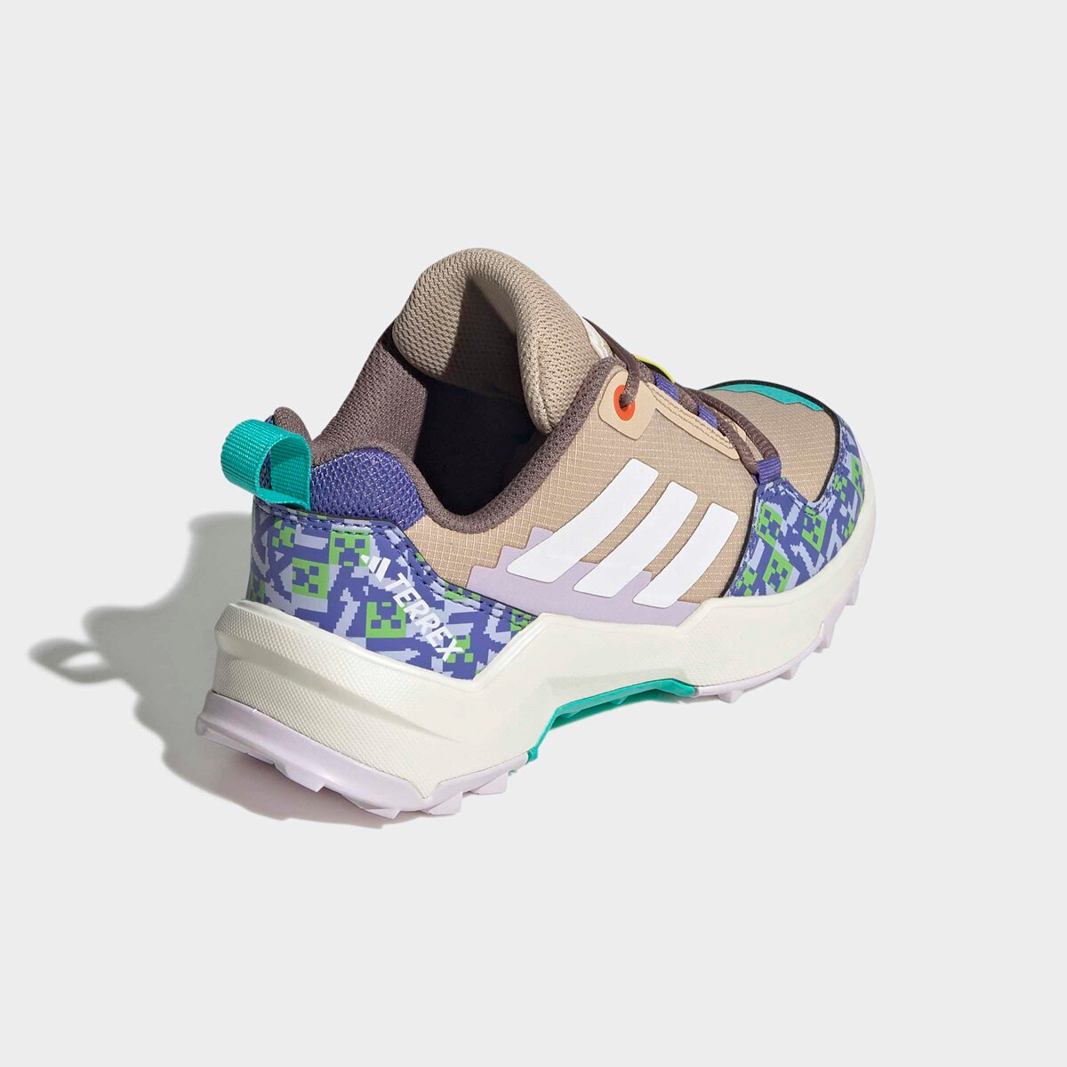 Детские кроссовки Adidas TERREX Terrex AX4R Minecraft Hiking, цвет: Бежевый / Белый — фото 6