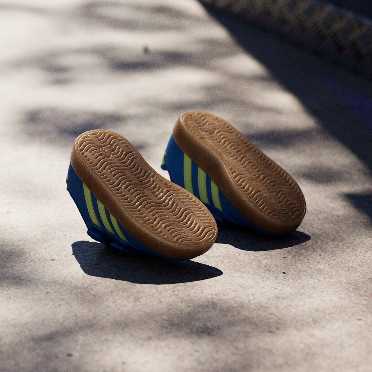 Детские кроссовки Adidas VL Court 3.0 Shoe - Toddlers', цвет: Королевский синий / Лаймовый — фото 3