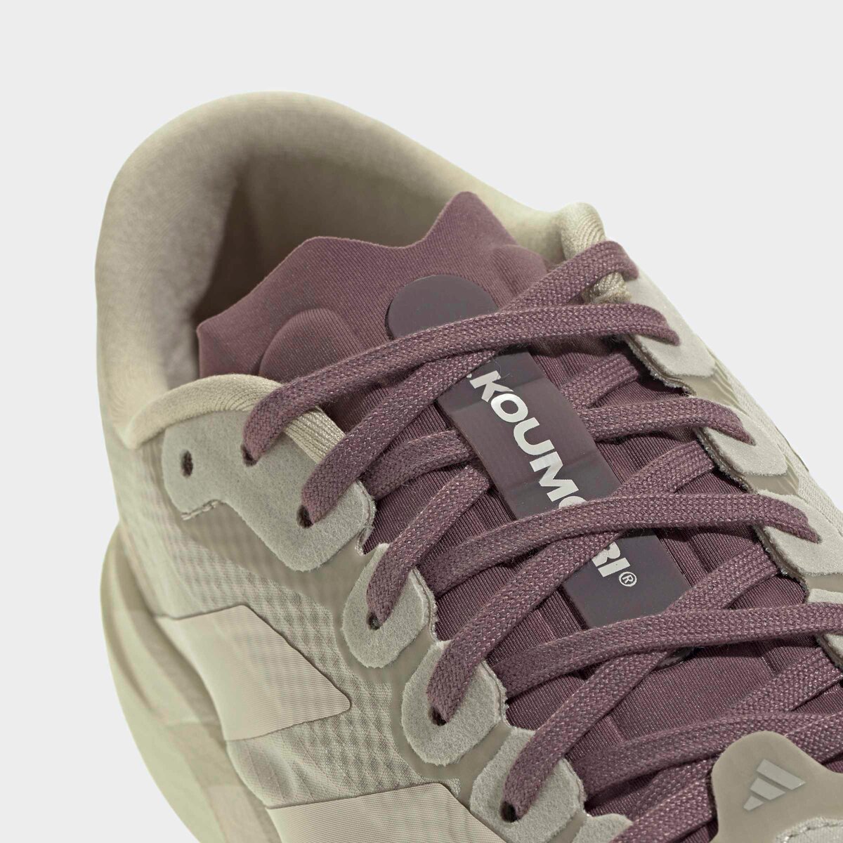 Женские кроссовки Adidas Adizero Evo SL Woven HK Running, цвет: Серый / Теневой инжирный — фото 7