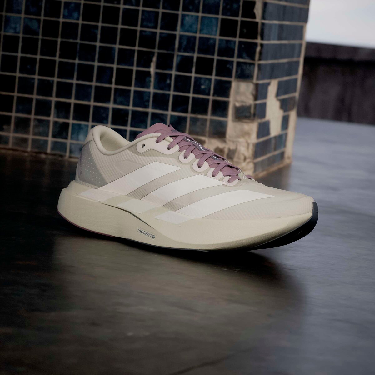 Женские кроссовки Adidas Adizero Evo SL Woven HK Running, цвет: Серый / Теневой инжирный — фото 11