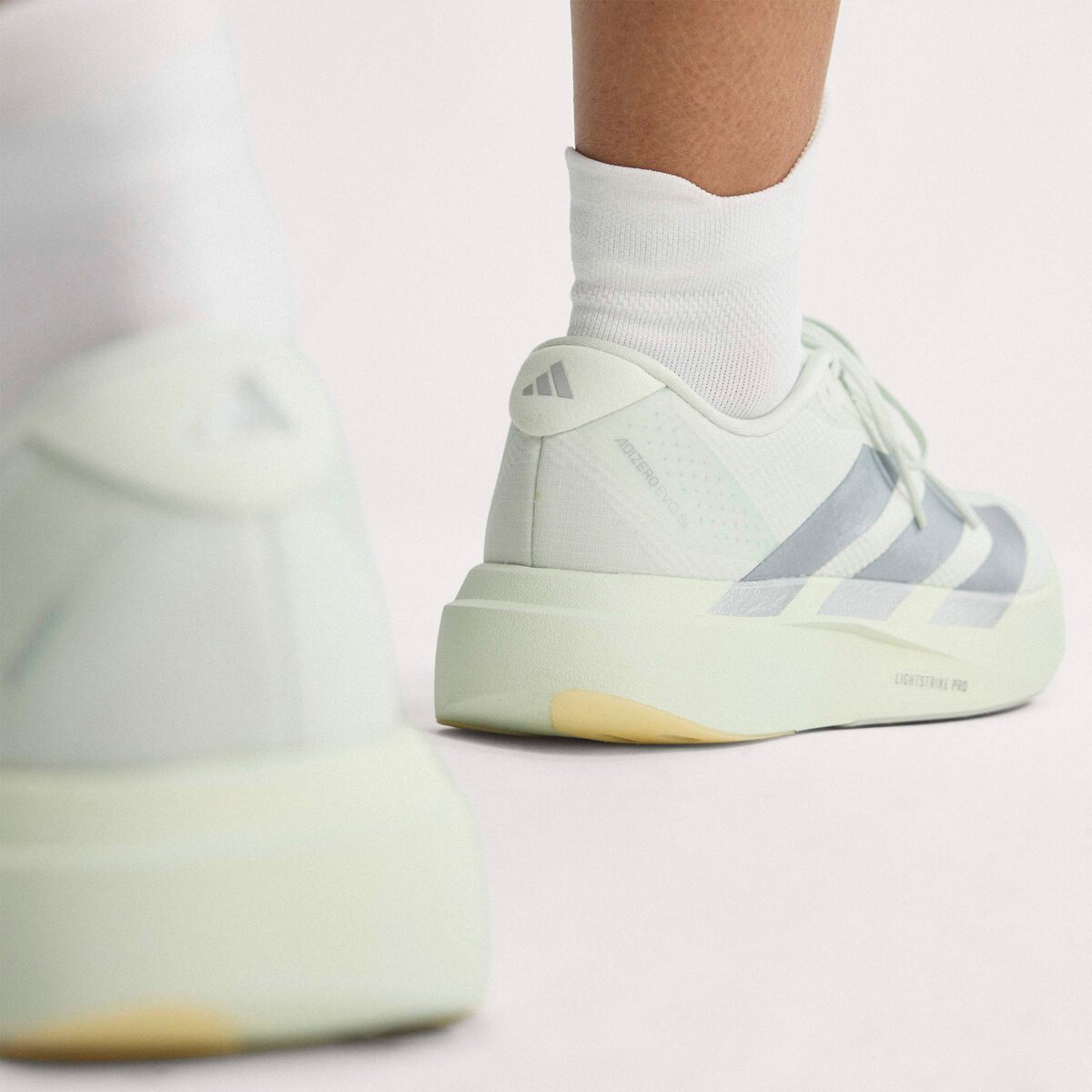Женские кроссовки Adidas Adizero Evo SL Woven Running, цвет: Нефритовый / Серый — фото 10