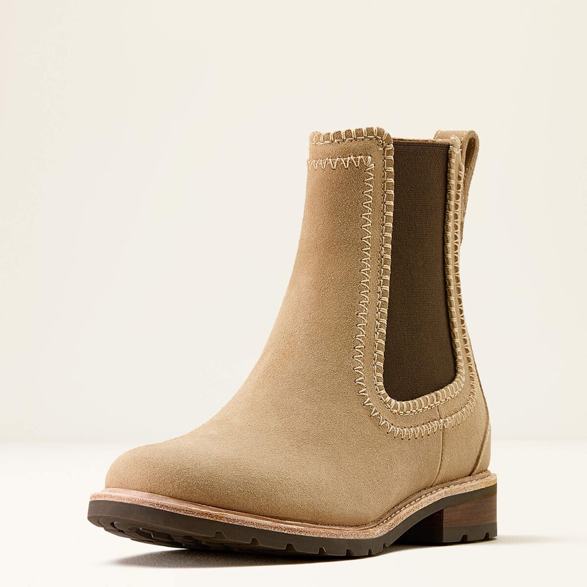 Женские ботинки Ariat Wexford Whipstitch Chelsea Boot, цвет: Верблюжий замшевый — фото 2