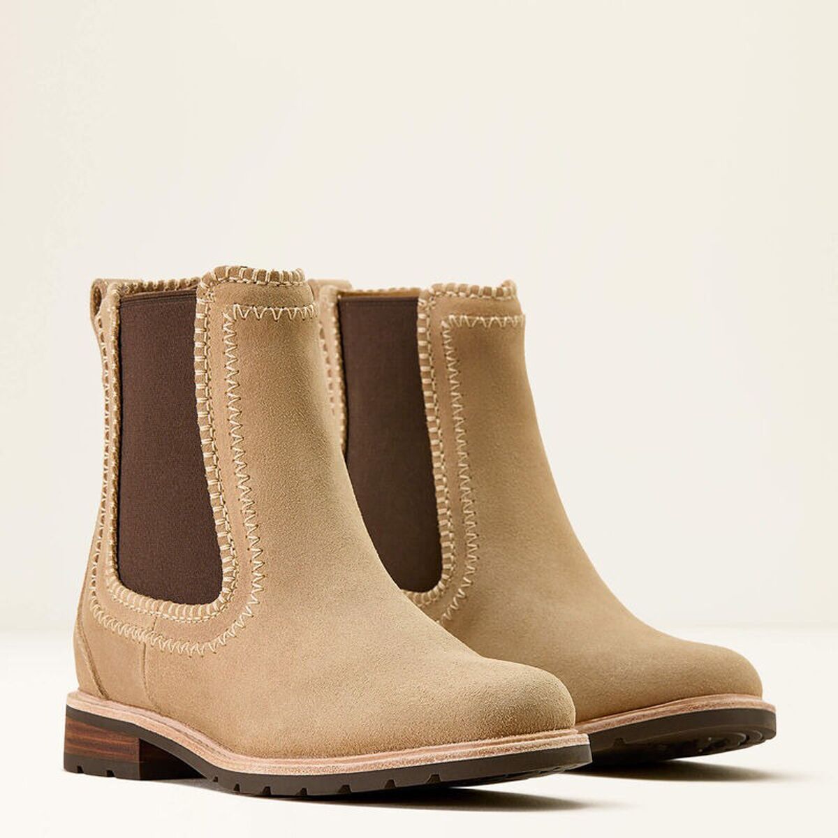 Женские ботинки Ariat Wexford Whipstitch Chelsea Boot, цвет: Верблюжий замшевый — фото 3