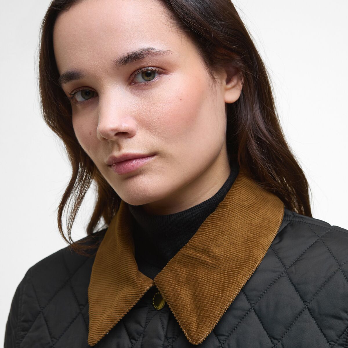 Женская куртка Barbour Icons Cropped Liddesdale Quilted, цвет: Чёрный — фото 4