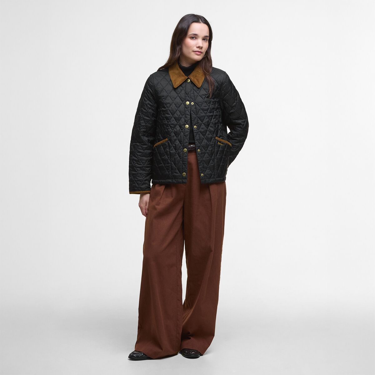Женская куртка Barbour Icons Cropped Liddesdale Quilted, цвет: Чёрный — фото 7