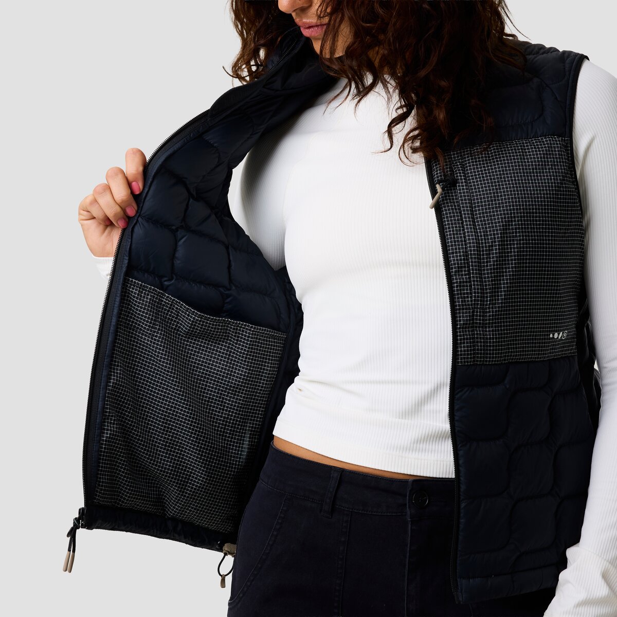 Женский жилет Backcountry BGA Waas LT Allied Down Vest, цвет: Чёрный — фото 6