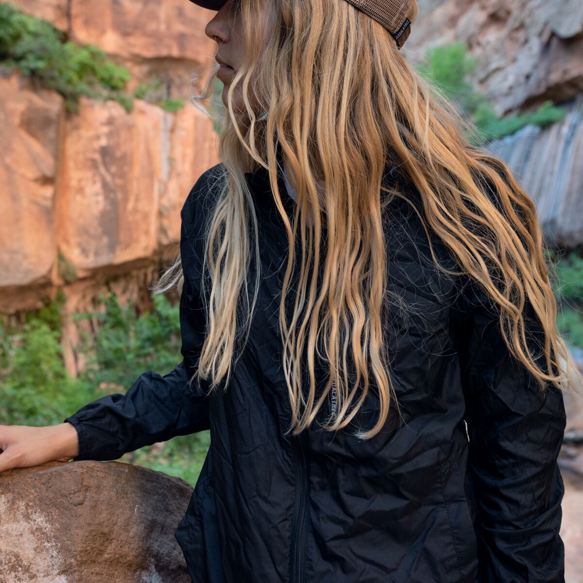 Куртка Coalatree Whistler Windbreaker - Unisex, цвет: Чёрный — фото 11