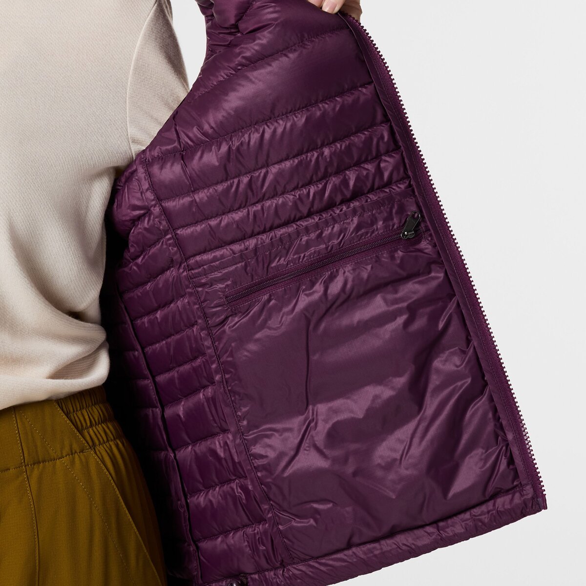 Женский жилет Cotopaxi Fuego Down Vest, цвет: Acai Stripes — фото 4