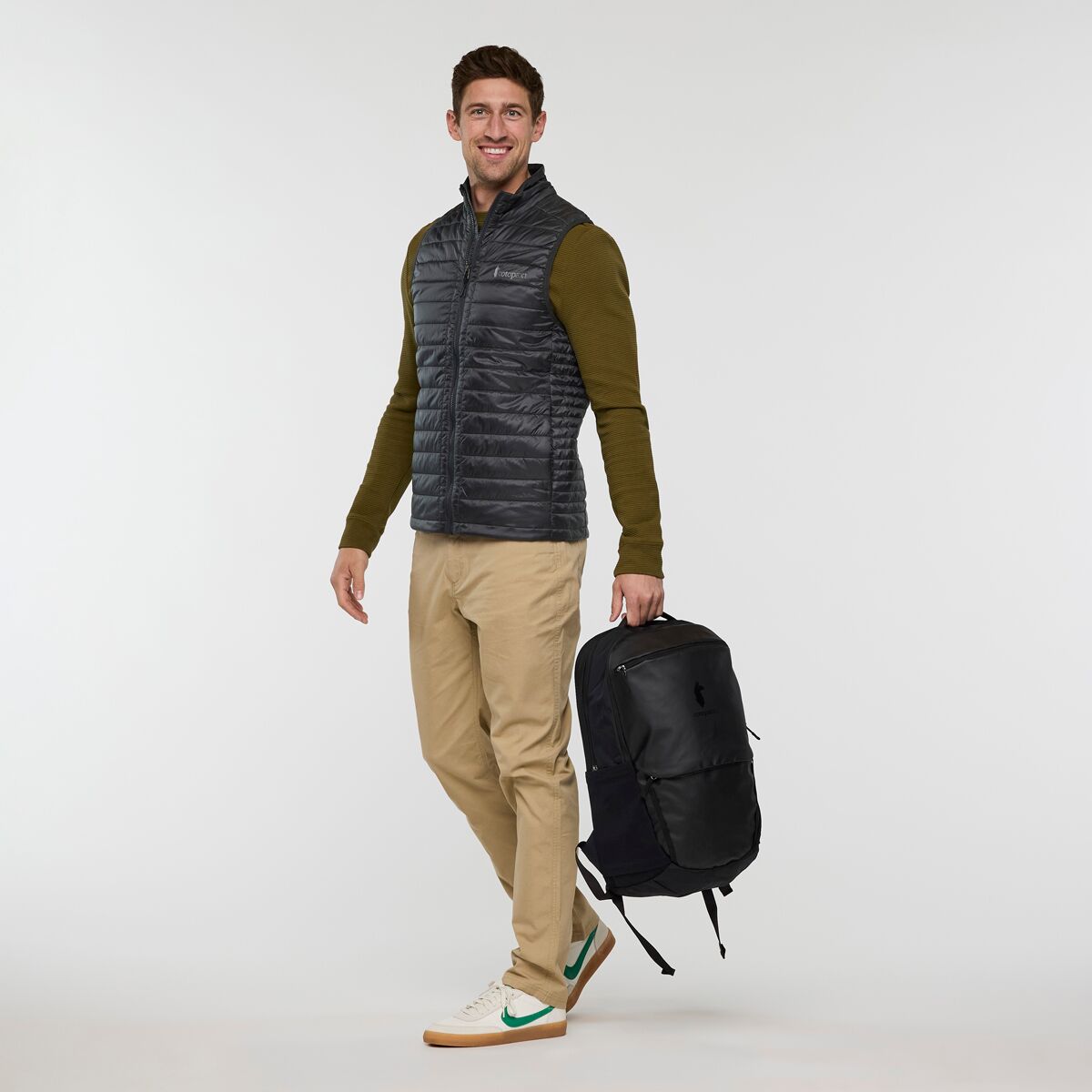 Мужской жилет Cotopaxi Capa Insulated Vest, цвет: Угольный — фото 5