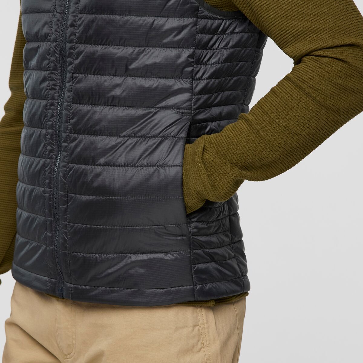 Мужской жилет Cotopaxi Capa Insulated Vest, цвет: Угольный — фото 6