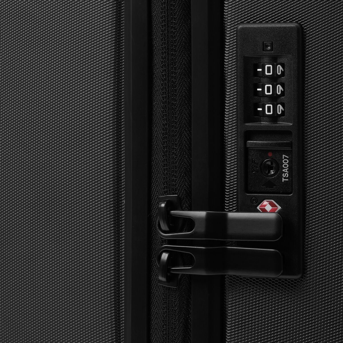 Db Ramverk Front-Access Carry-On