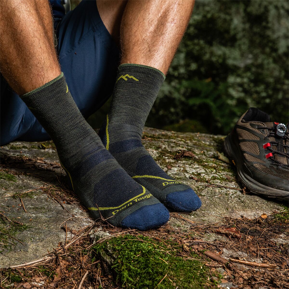 Darn Tough Light Hiker Micro Crew Light Cushion Sock -...