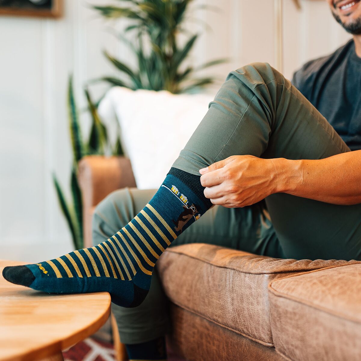 Darn Tough Wild Life Crew Lightweight + Cushion Sock -...