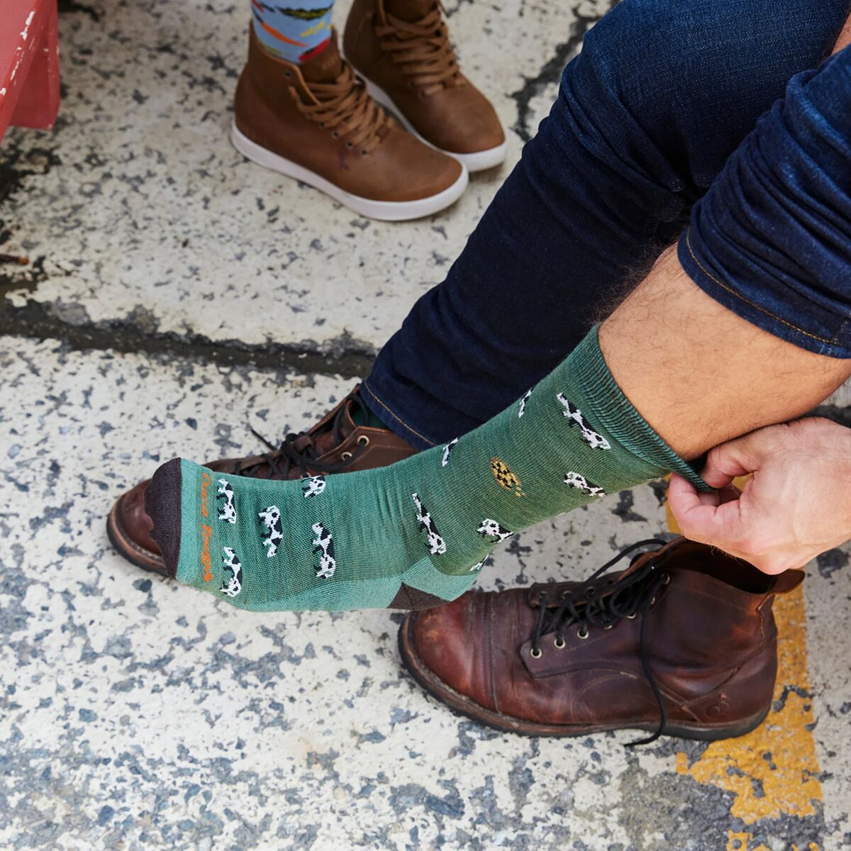 Darn Tough Dairy Air Crew Lightweight Sock + Cushion