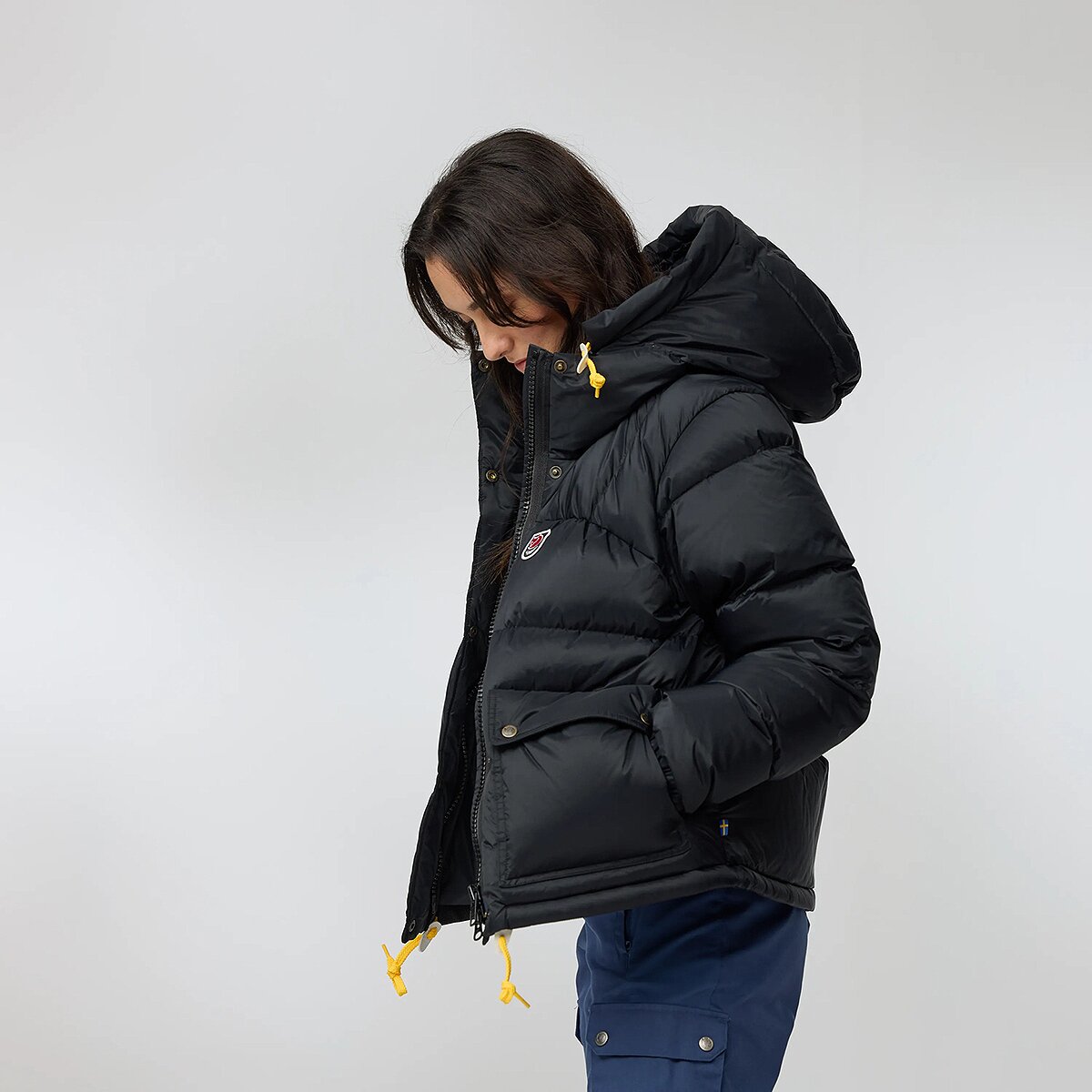 Женская куртка Fjallraven Expedition Down Cropped Jacket, цвет: Чёрный — фото 2
