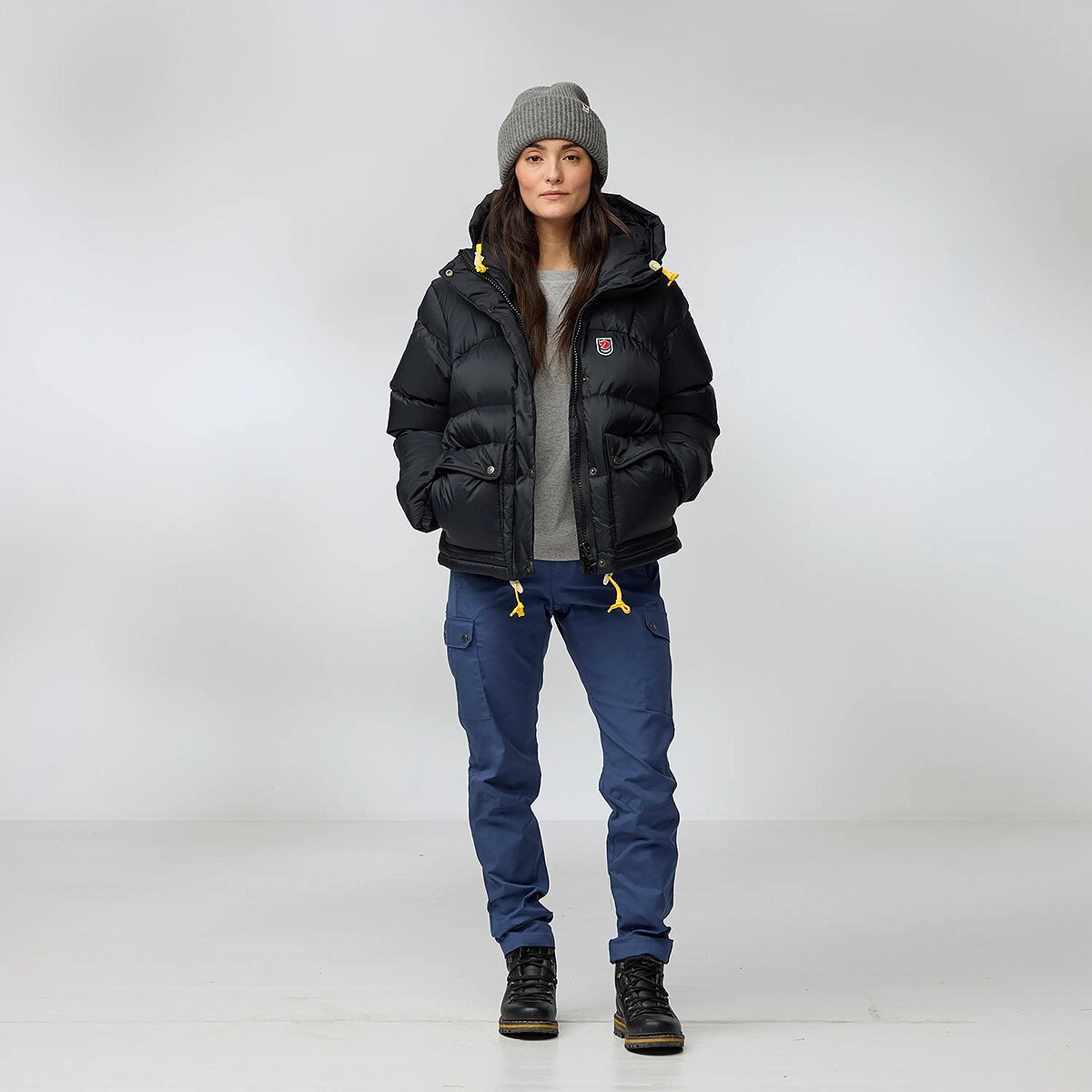 Женская куртка Fjallraven Expedition Down Cropped Jacket, цвет: Чёрный — фото 6