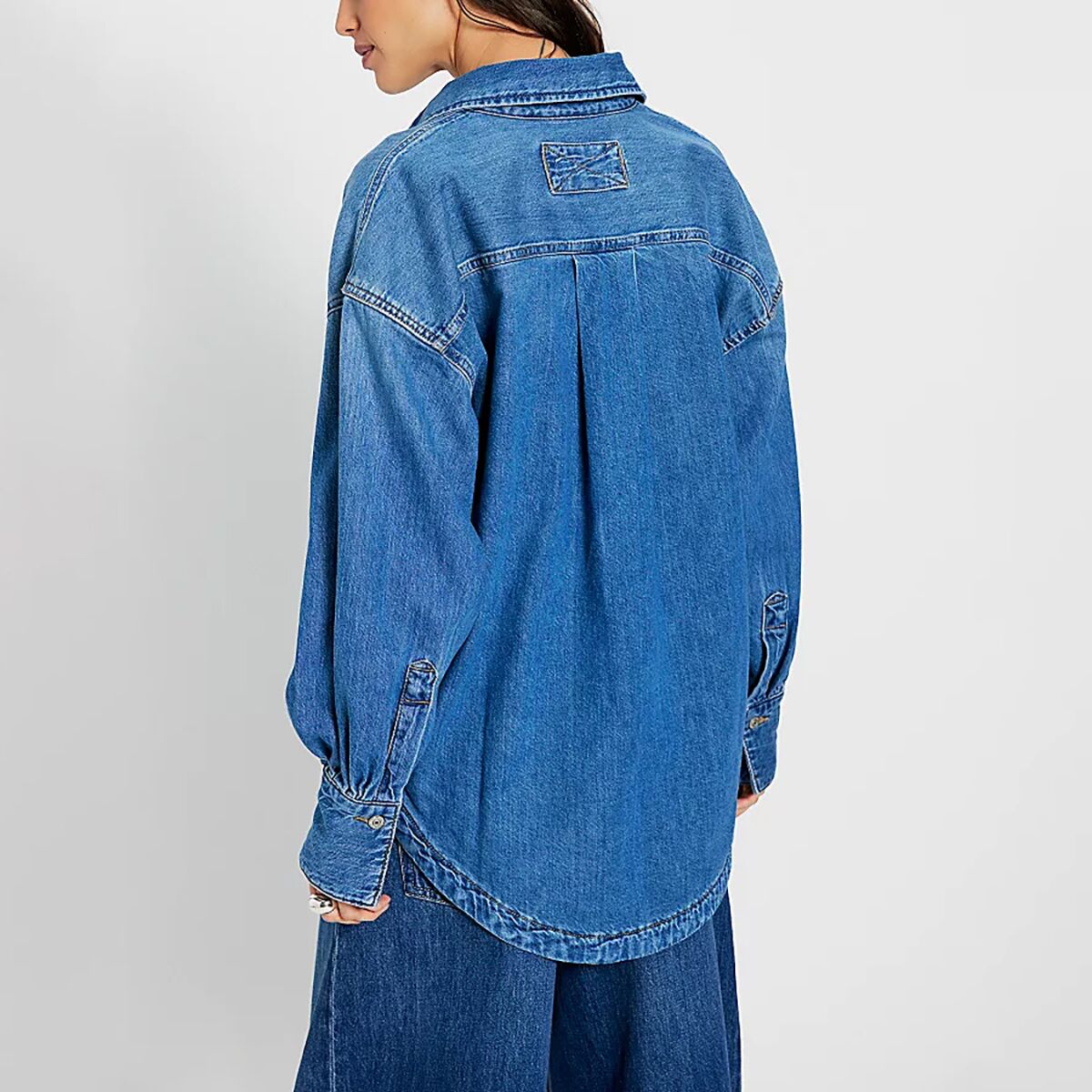Женская рубашка Free People Ashley Denim Shirt, цвет: Средняя варка — фото 4