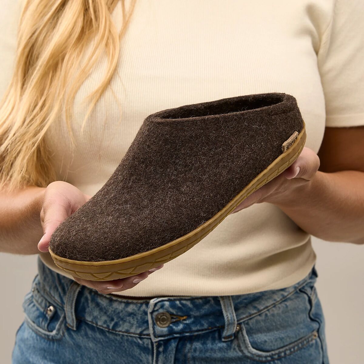 Тапочки Glerups The Slip-On Rubber Slipper, цвет: Коричневый / Медовый каучуковый — фото 11