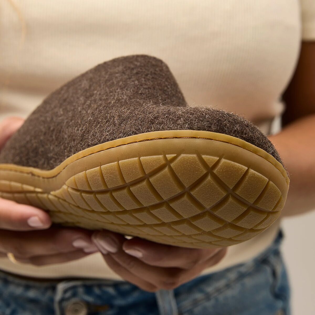 Тапочки Glerups The Slip-On Rubber Slipper, цвет: Коричневый / Медовый каучуковый — фото 6