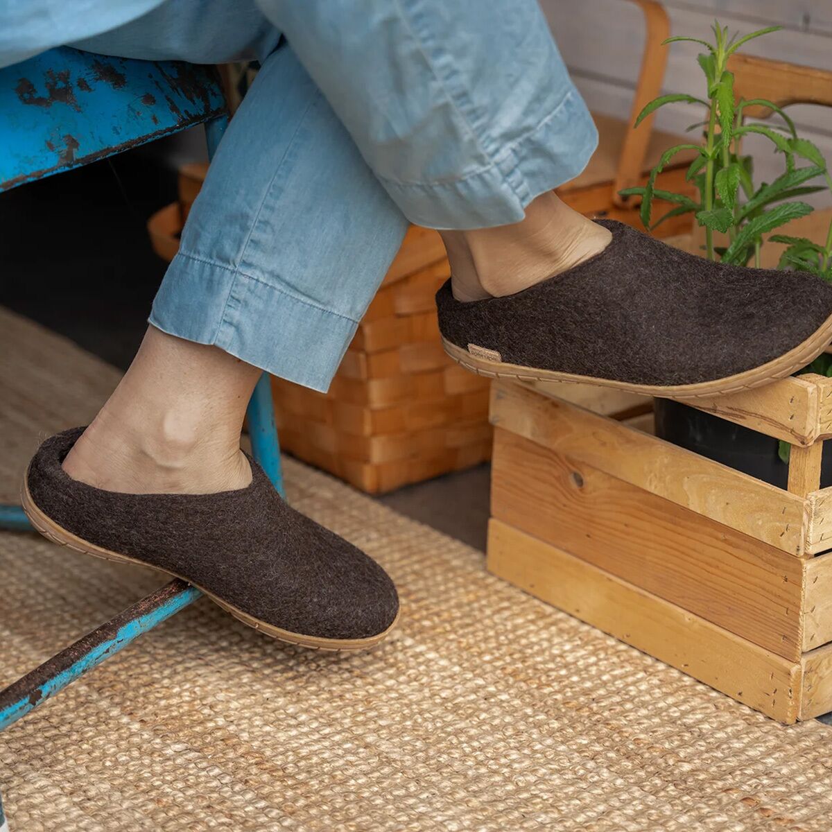 Тапочки Glerups The Slip-On Rubber Slipper, цвет: Коричневый / Медовый каучуковый — фото 7