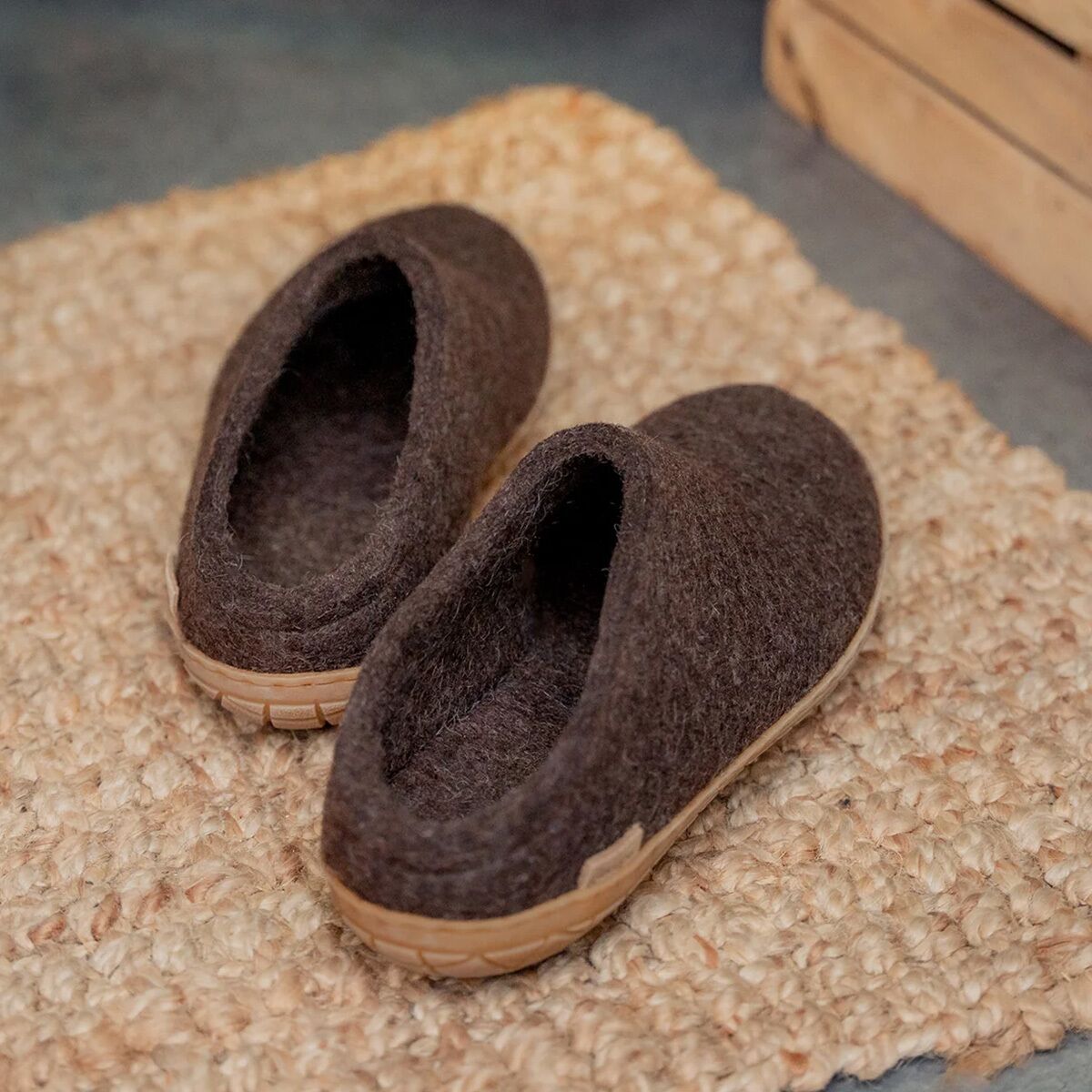 Тапочки Glerups The Slip-On Rubber Slipper, цвет: Коричневый / Медовый каучуковый — фото 8