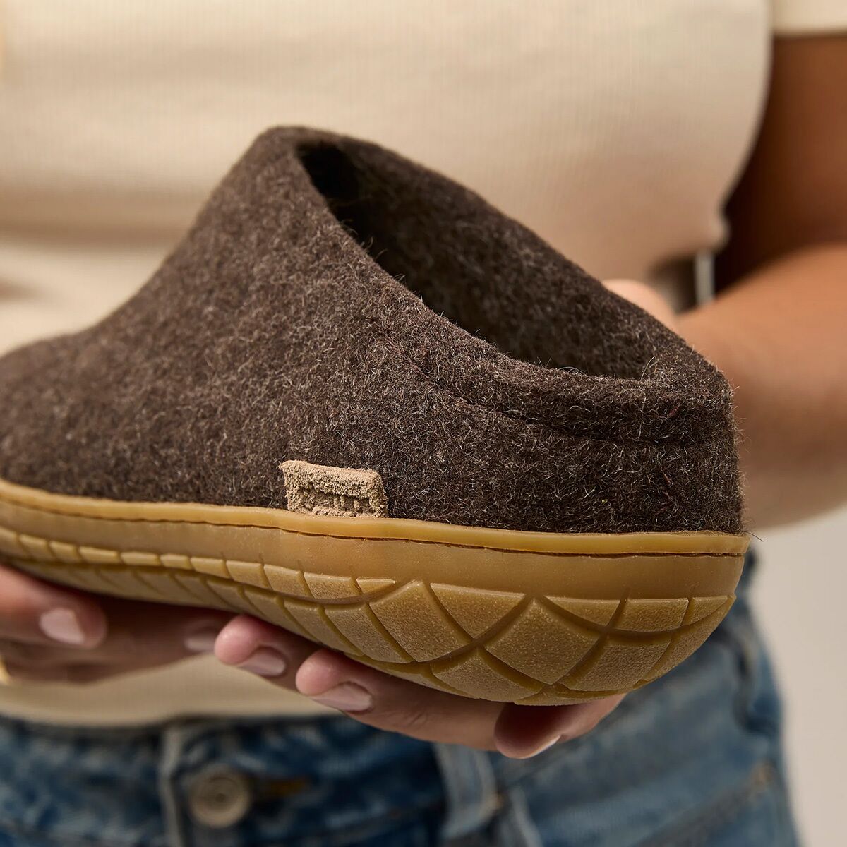 Тапочки Glerups The Slip-On Rubber Slipper, цвет: Коричневый / Медовый каучуковый — фото 9
