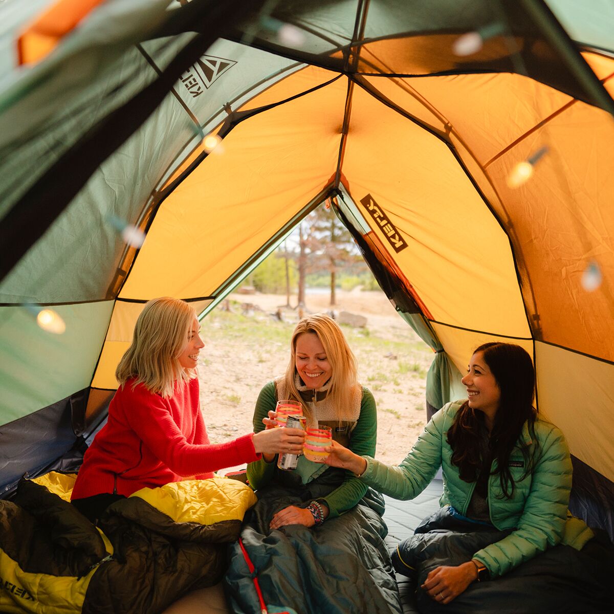 Kelty Mistral Sleeping Bag: 40F Synthetic