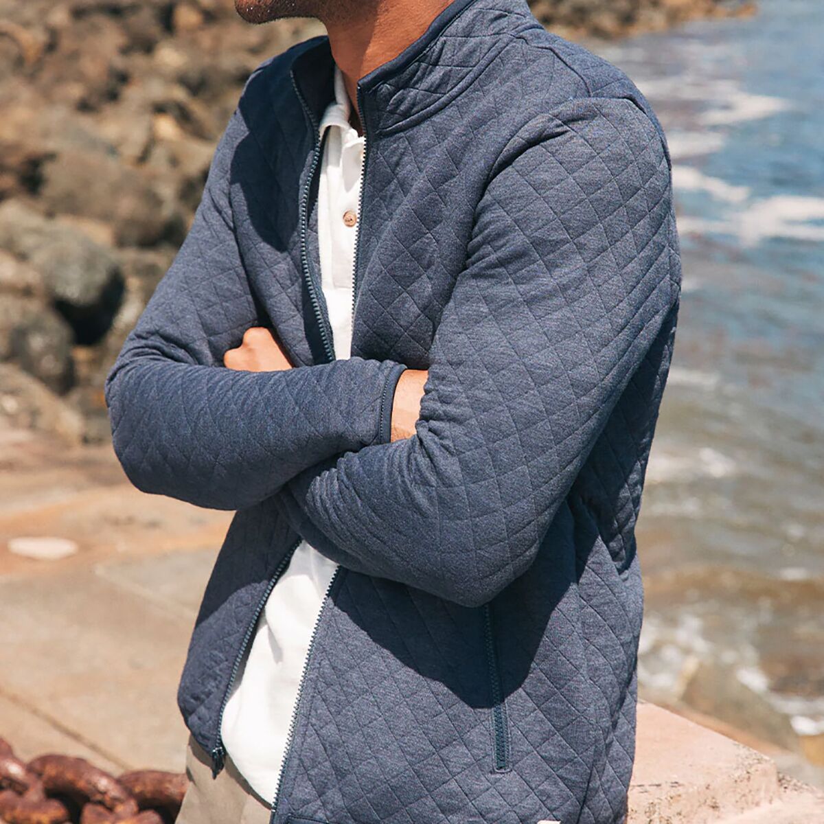 Мужская куртка Marine Layer Corbet Diamond Quilt Full Zip, цвет: Тёмно-синий — фото 6
