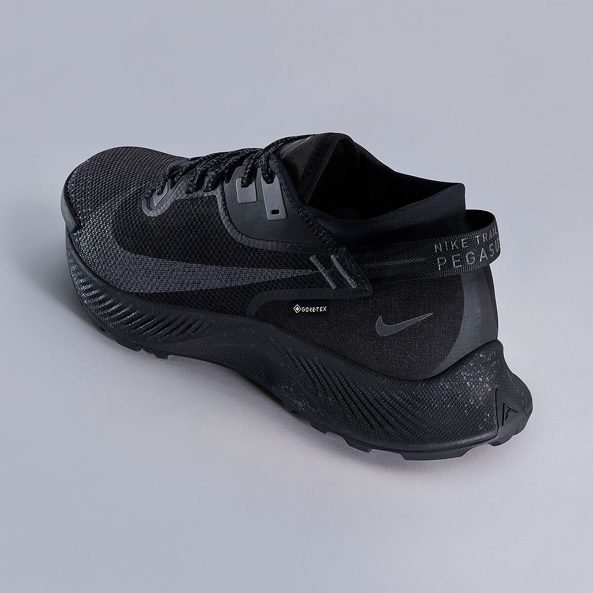 gore tex running shoes nike