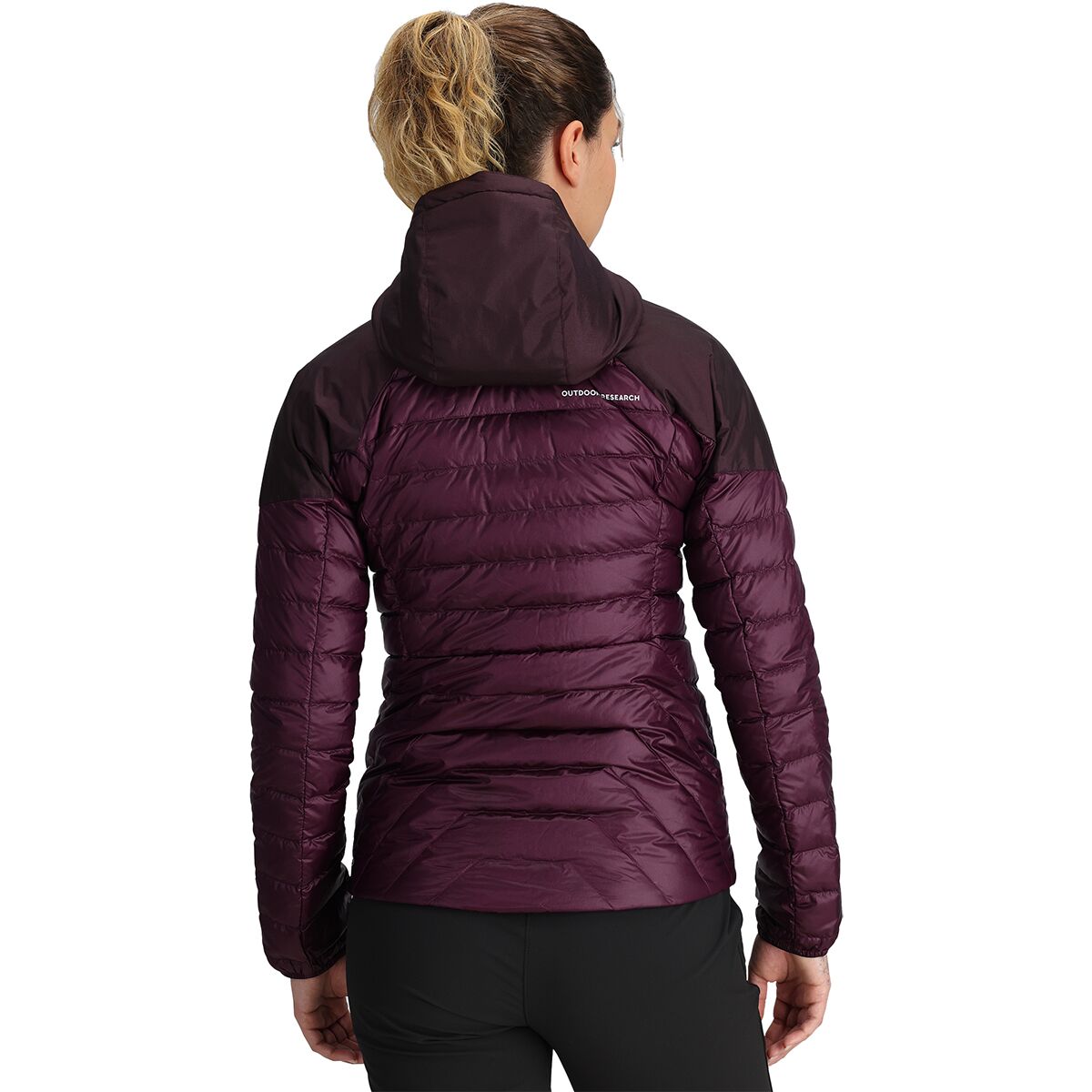 Женская куртка Outdoor Research Helium Down Hooded, цвет: Аметистовый — фото 6