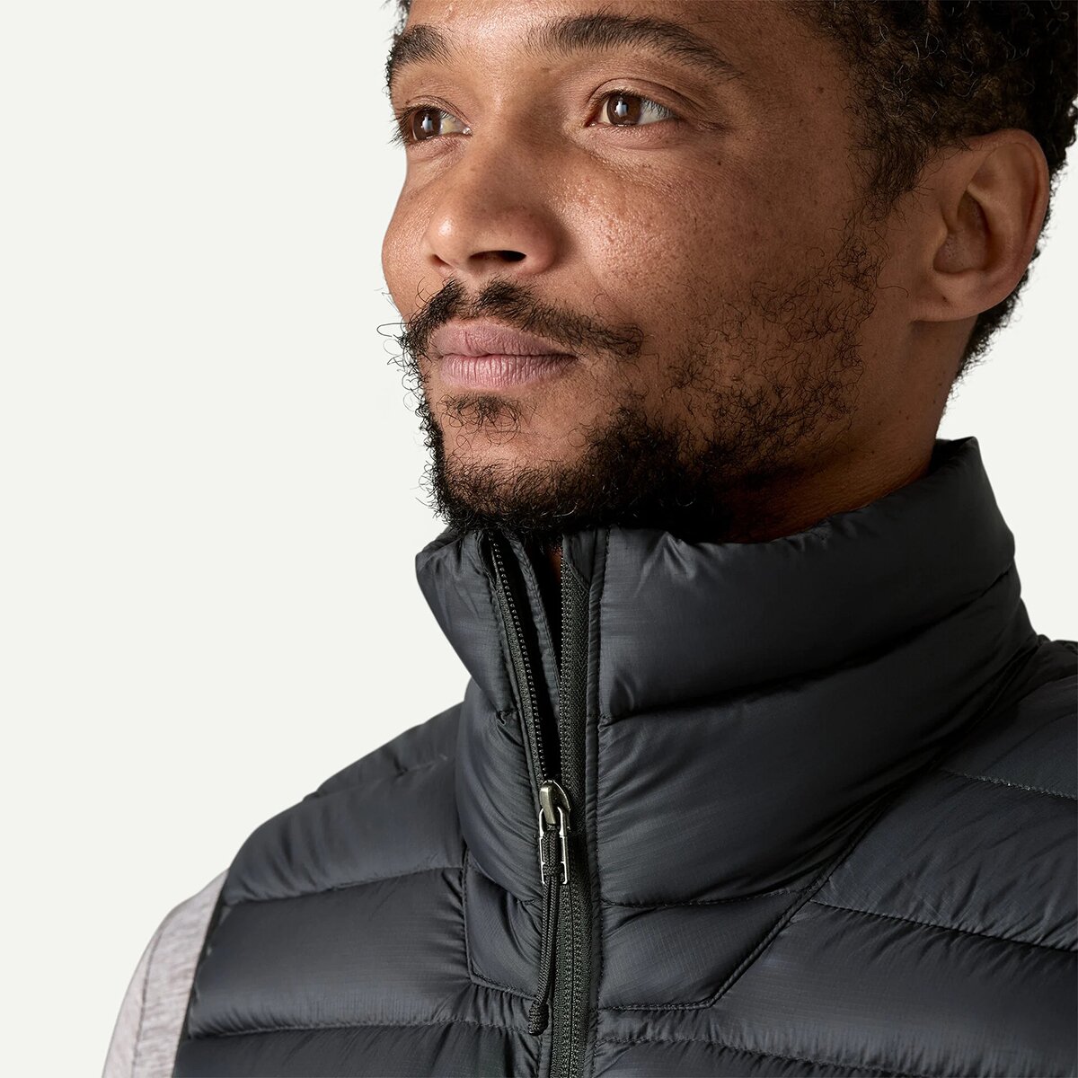 Мужской жилет Patagonia Down Sweater Vest, цвет: Чёрный — фото 8