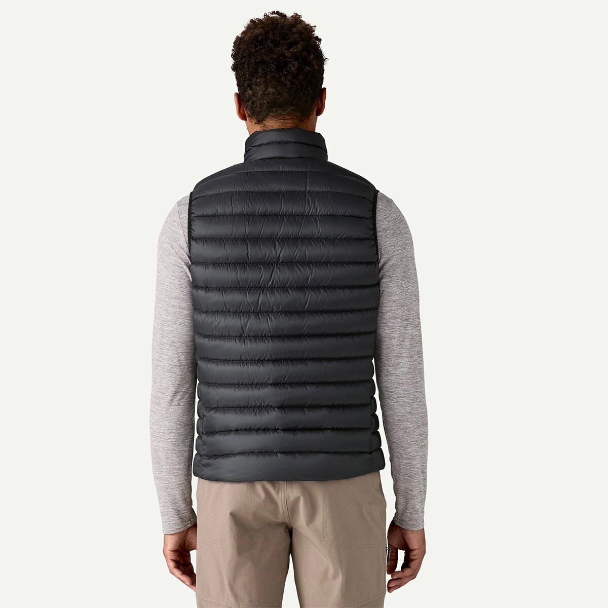 Мужской жилет Patagonia Down Sweater Vest, цвет: Чёрный — фото 9