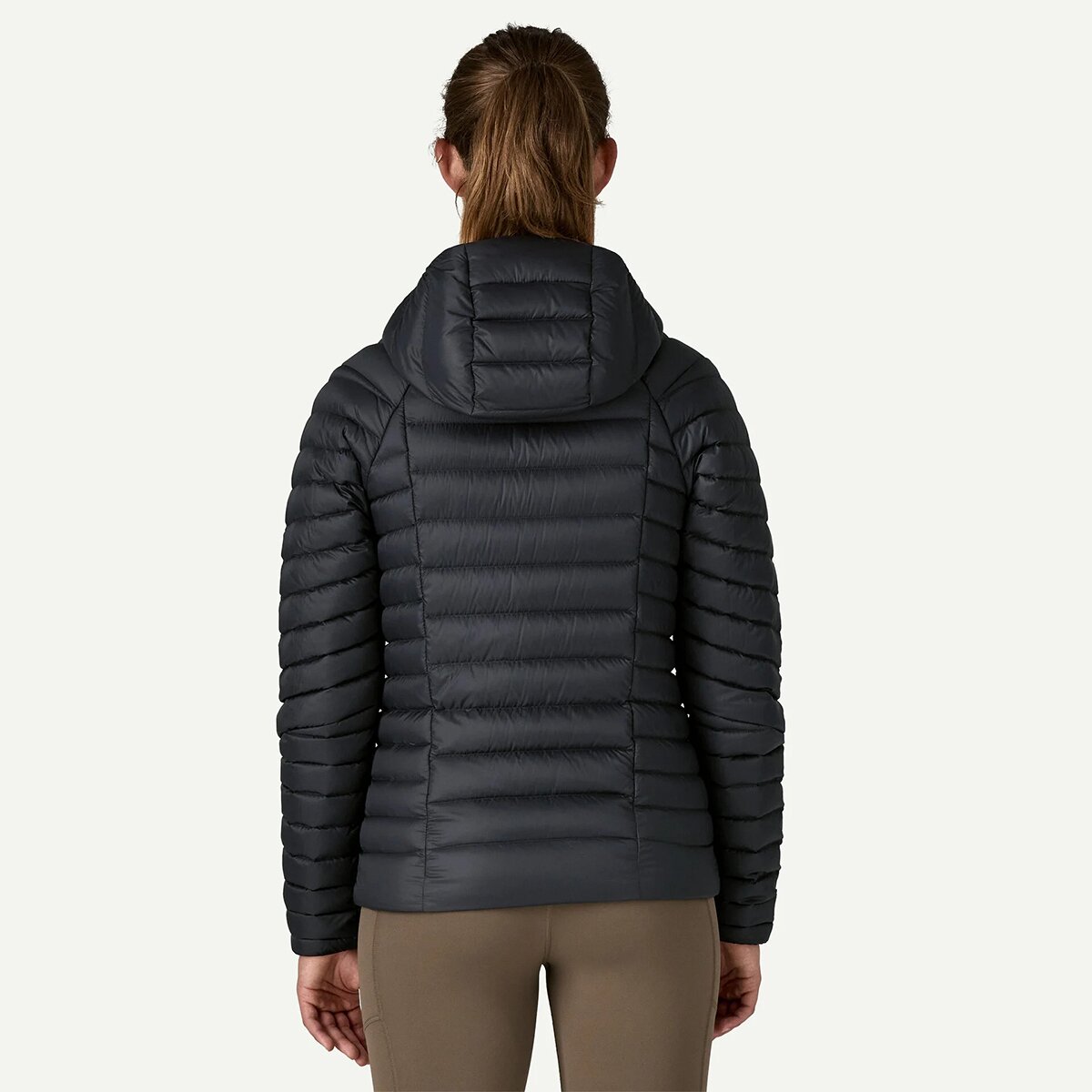 Женская куртка Patagonia Down Sweater Hooded, цвет: Чёрный — фото 10