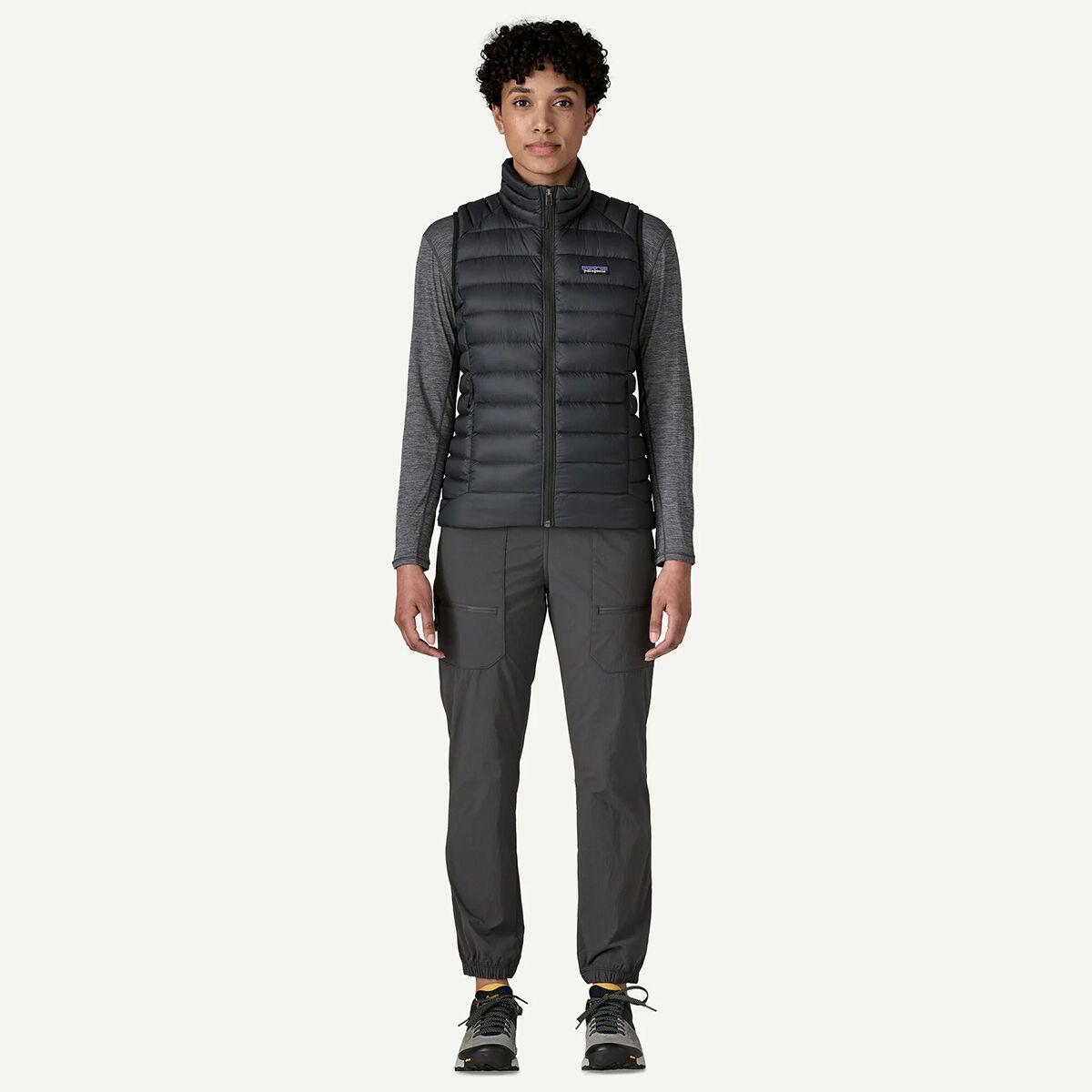 Женский жилет Patagonia Down Sweater Vest, цвет: Чёрный — фото 2