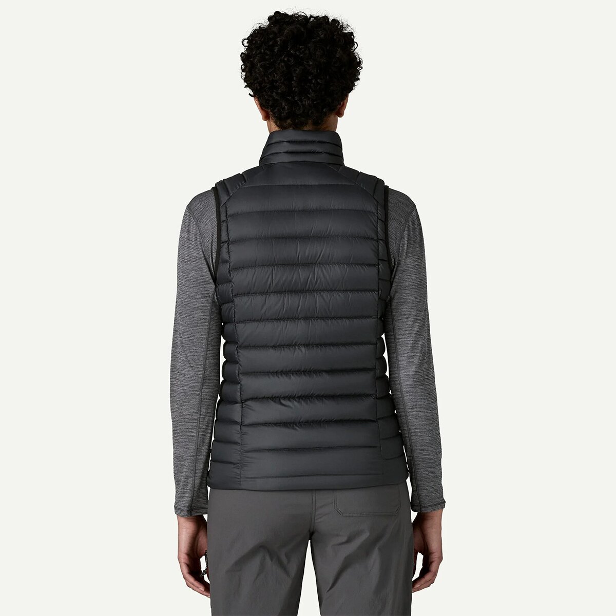 Женский жилет Patagonia Down Sweater Vest, цвет: Чёрный — фото 3