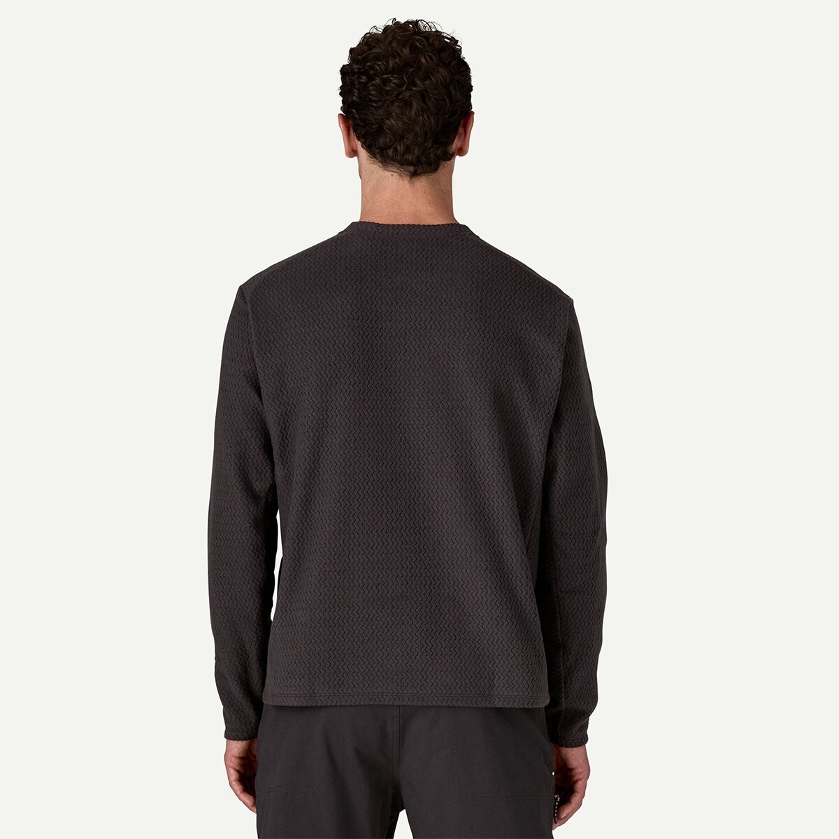 Мужской свитер Patagonia R1 Air Crew Pullover, цвет: Чёрный — фото 3