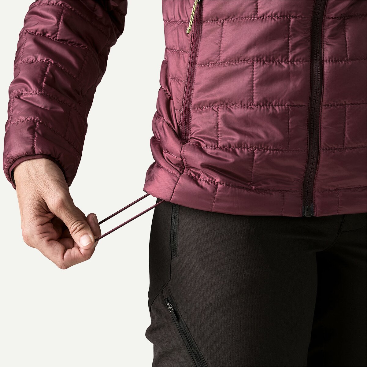 Женское худи Patagonia Nano Puff Insulated, цвет: Ягодный инжирный — фото 5