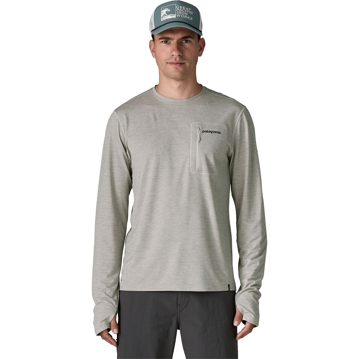 Мужская рубашка Patagonia Capilene Cool Fitz Roy Trout Long-Sleeve Sun, цвет: Серый / Соляной серый — фото 2