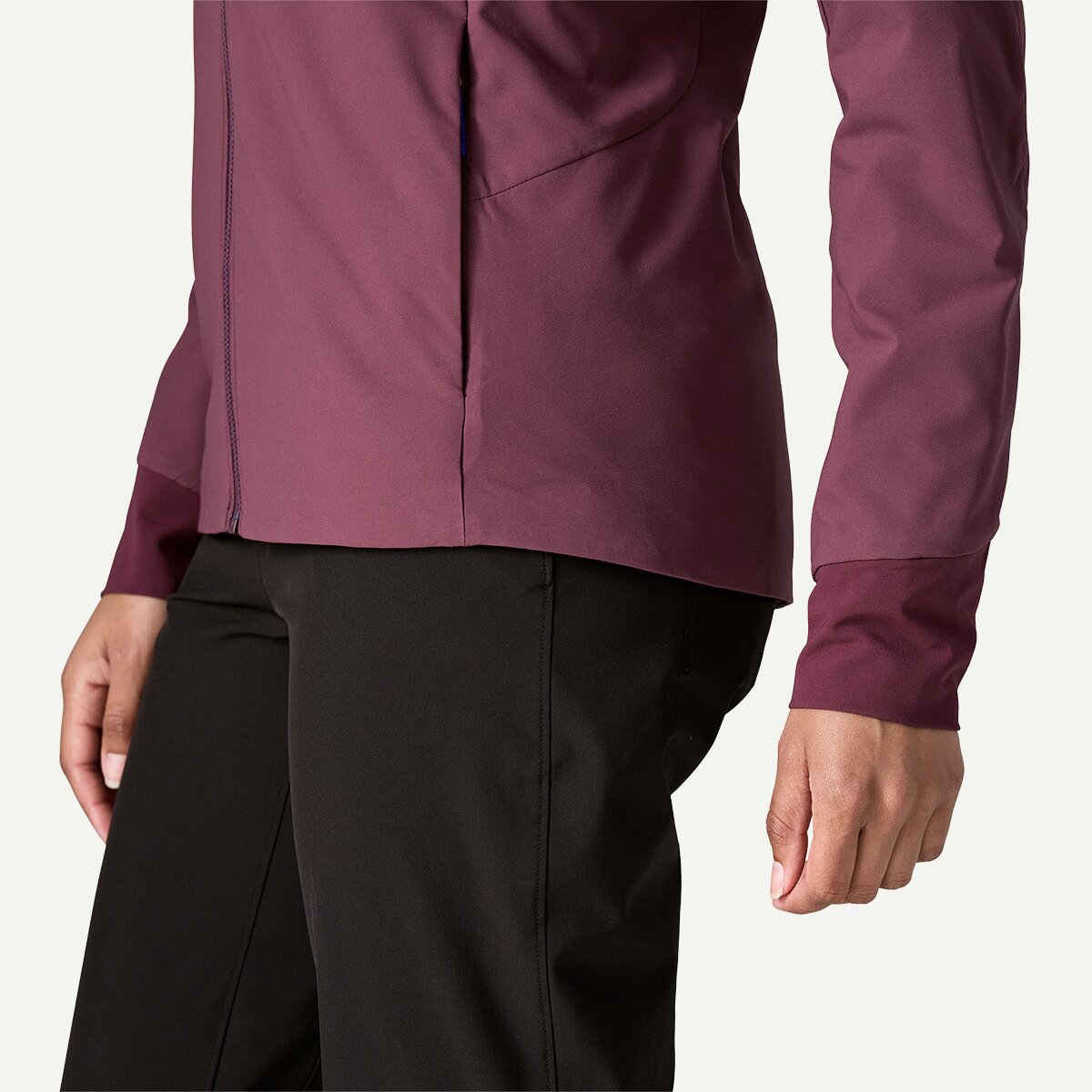 Женская куртка Patagonia Nano-Air Light Hooded, цвет: Ягодный инжирный — фото 4