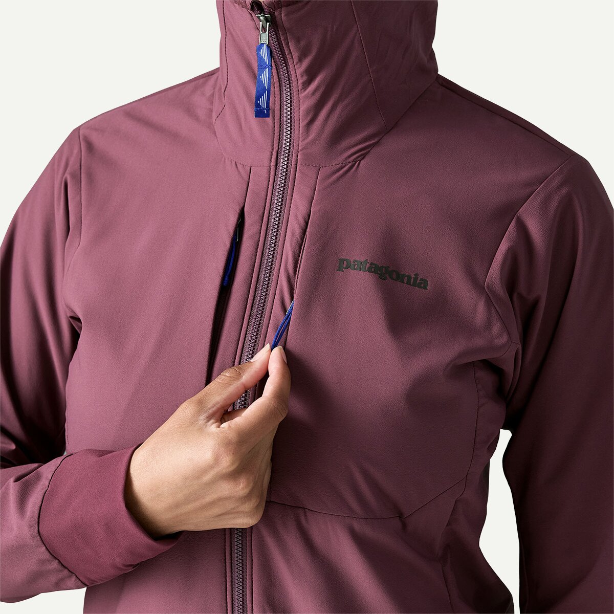 Женская куртка Patagonia Nano-Air Light Hooded, цвет: Ягодный инжирный — фото 6