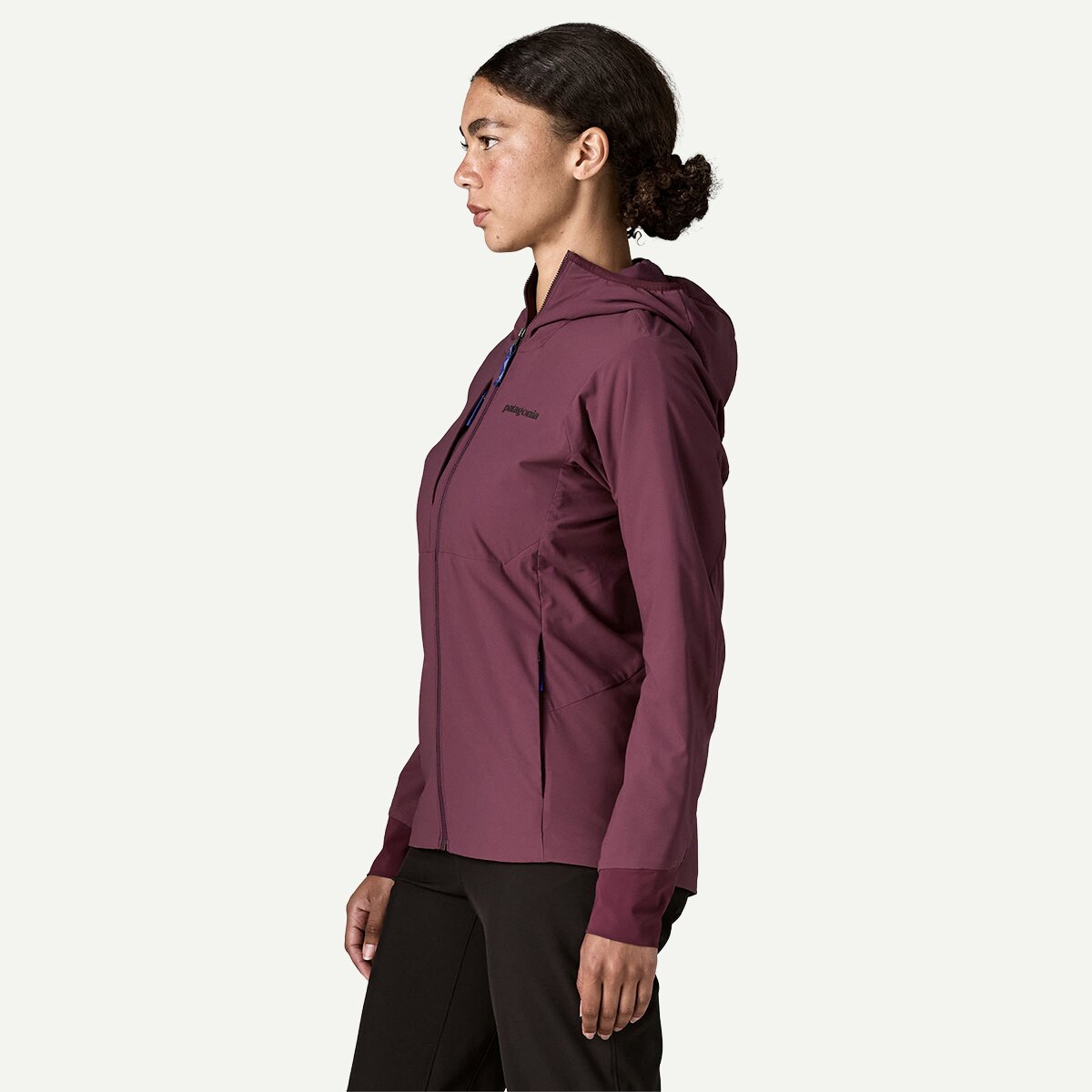Женская куртка Patagonia Nano-Air Light Hooded, цвет: Ягодный инжирный — фото 9