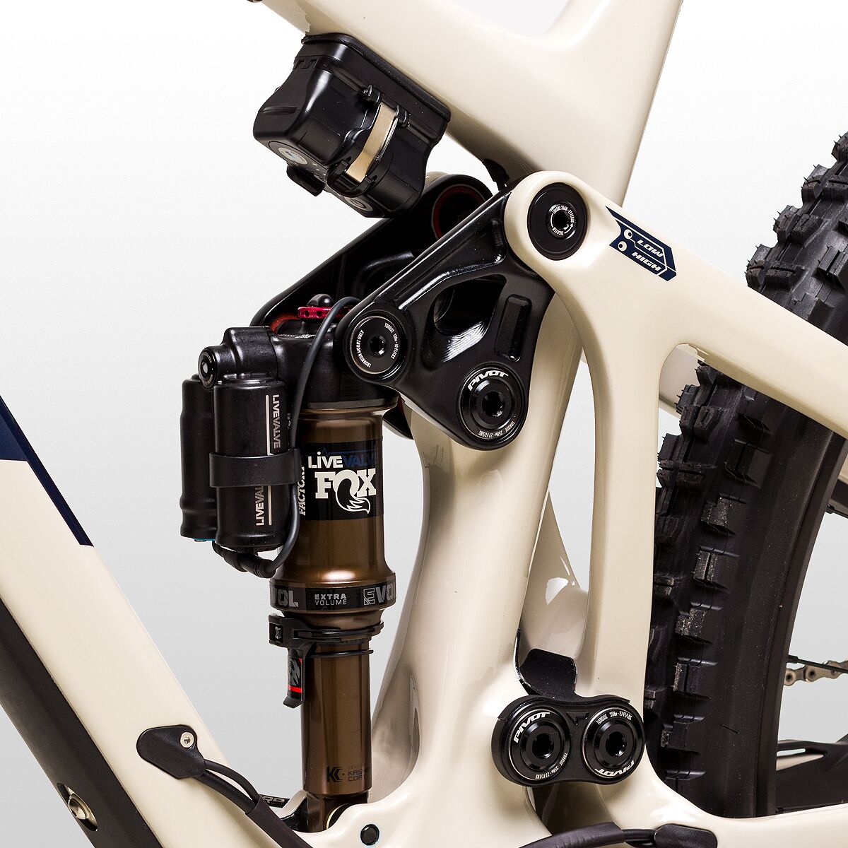 The Fox Live Valve suspension on Pivot Switchblade