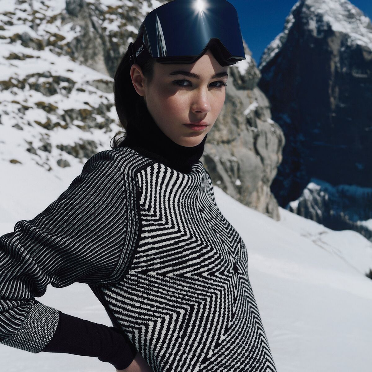 Perfect Moment Wavy Star Roll Neck Sweater - Women´s