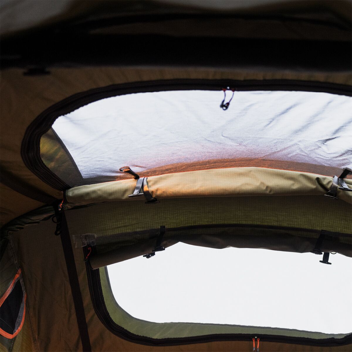ROAM Adventure Co Vagabond Rooftop Tent + Annex: 3-Person